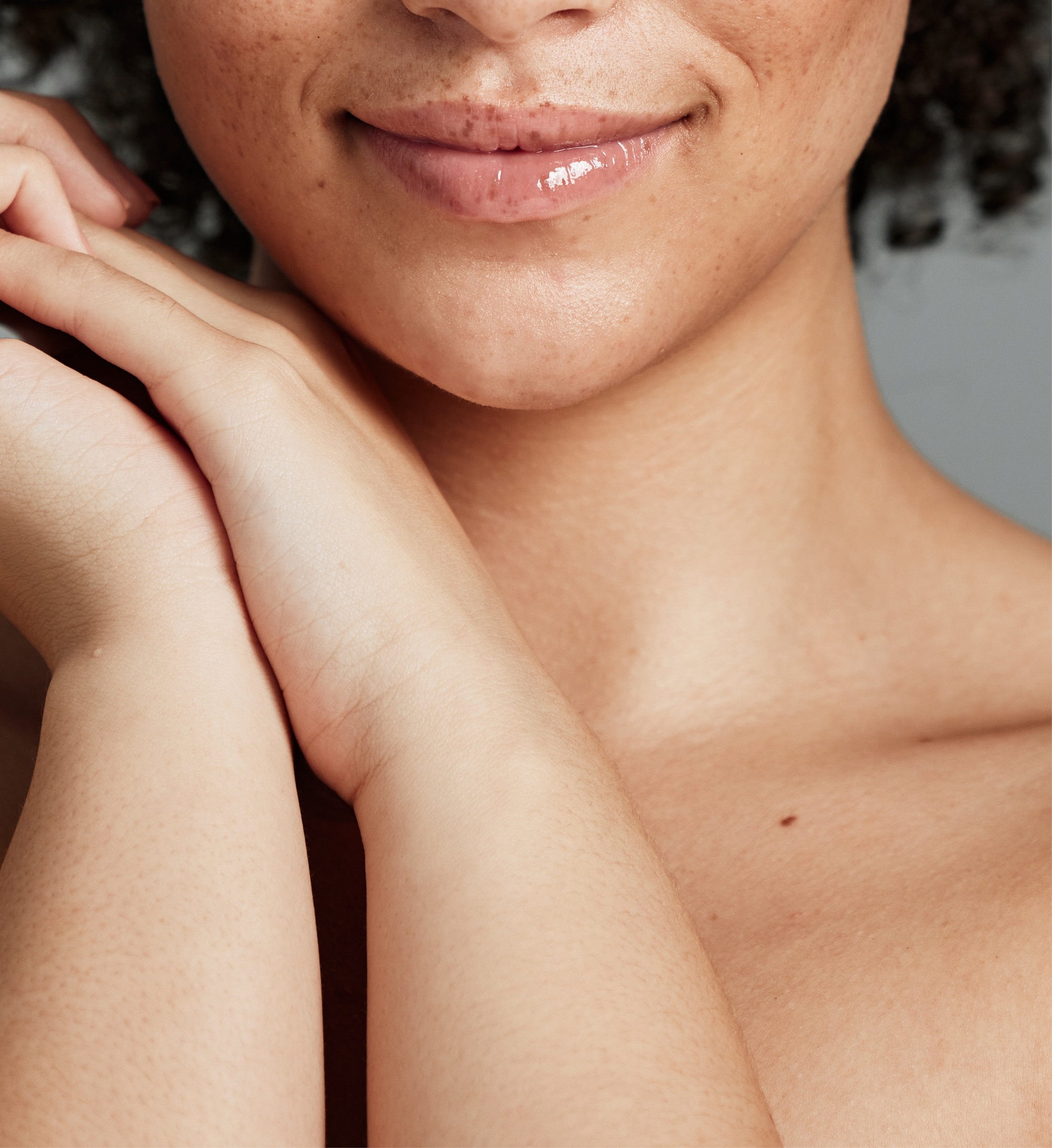 Southern Face and Body lady facing the camera close up of her neck with smooth skin